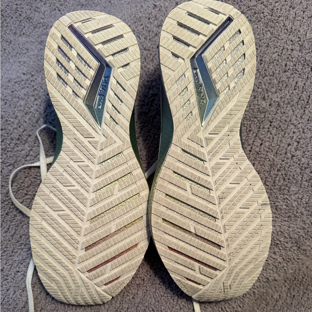 Brooks Levitate White with Rainbow Accents - Picture 7 of 13